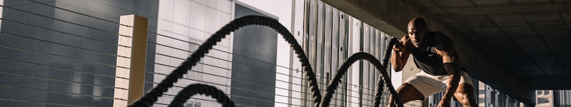 足球比赛数据可视化图表，显示球员跑动热力图和传球线路图